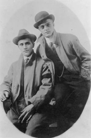 The inaugural Consul General Leonidas Chrysanthopoulos (right)